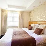 Queens Mansions: Princess Suite
